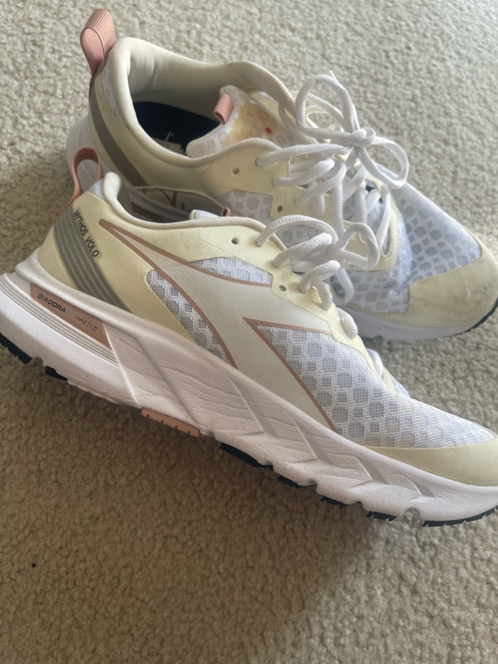 Diadora Mythos Volo Women's Running Shoes - Cream with Blush Accents